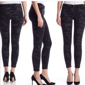 Hudson Black Camo Nico Midrise 26 skinny jeans